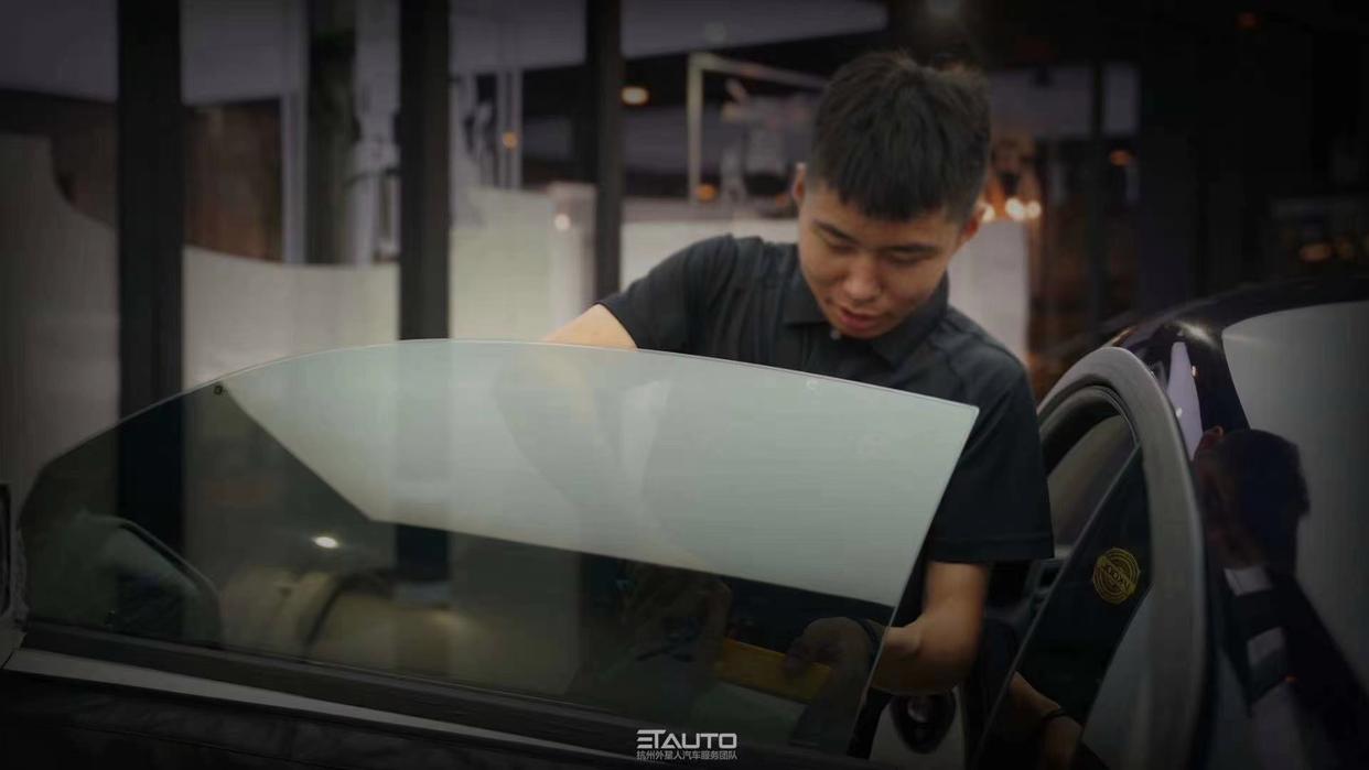 刚贴完膜的车窗为什么不能打开,车窗刚贴膜不小心开一次窗