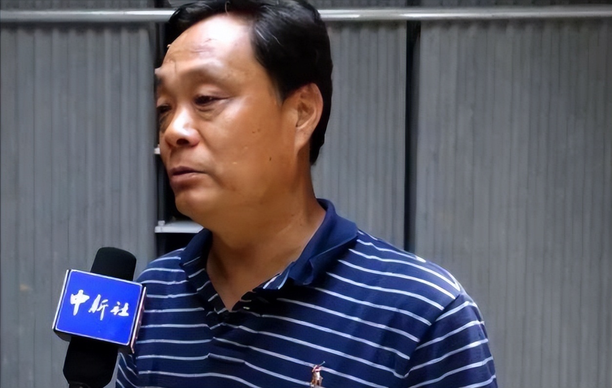 公务员辞职养蟑螂现在成亿万富翁,公务员辞职养蟑螂