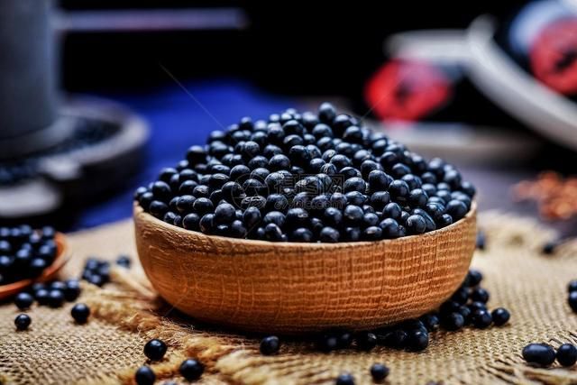 缺乏什么维生素会导致白发,缺乏什么营养可导致白发