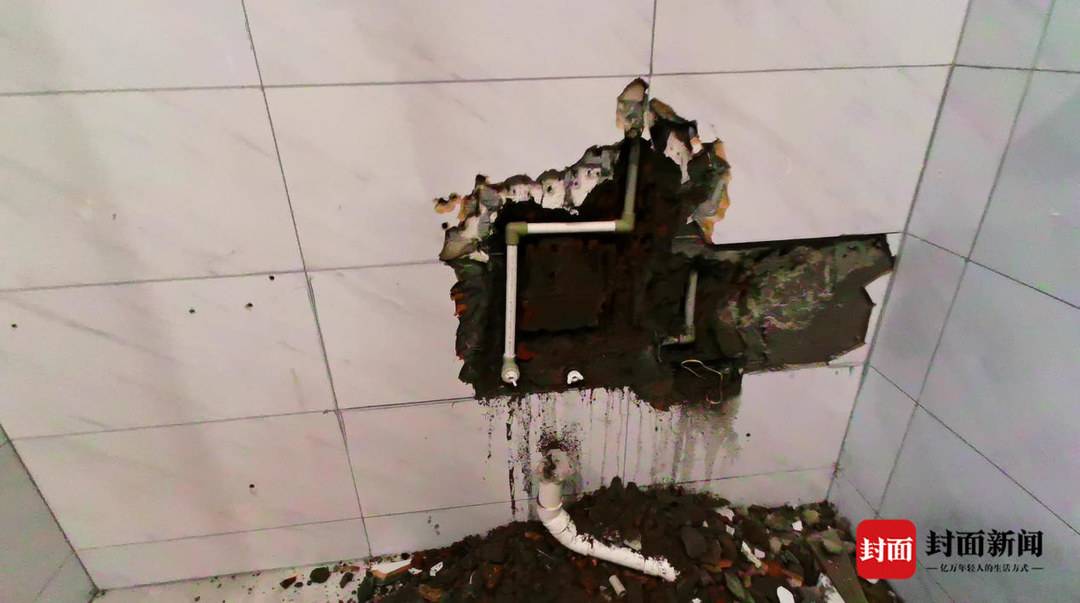 洗手间墙上插座渗水,精装修的房子楼上卫生间渗水