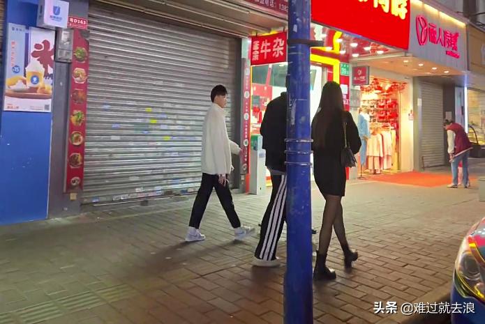 广州小新塘网红遍及街头，路上气氛浓厚，无一游客敢搭讪