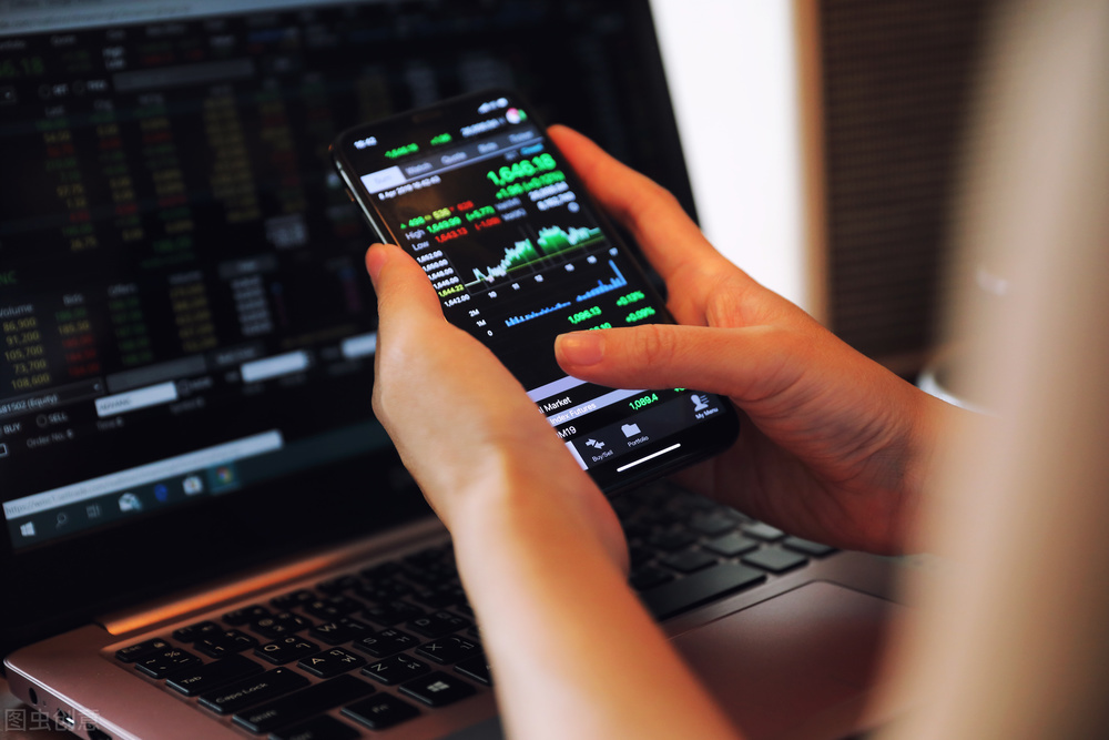 以炒股的名义诈骗如何判刑,卖炒股软件指标属于诈骗罪吗