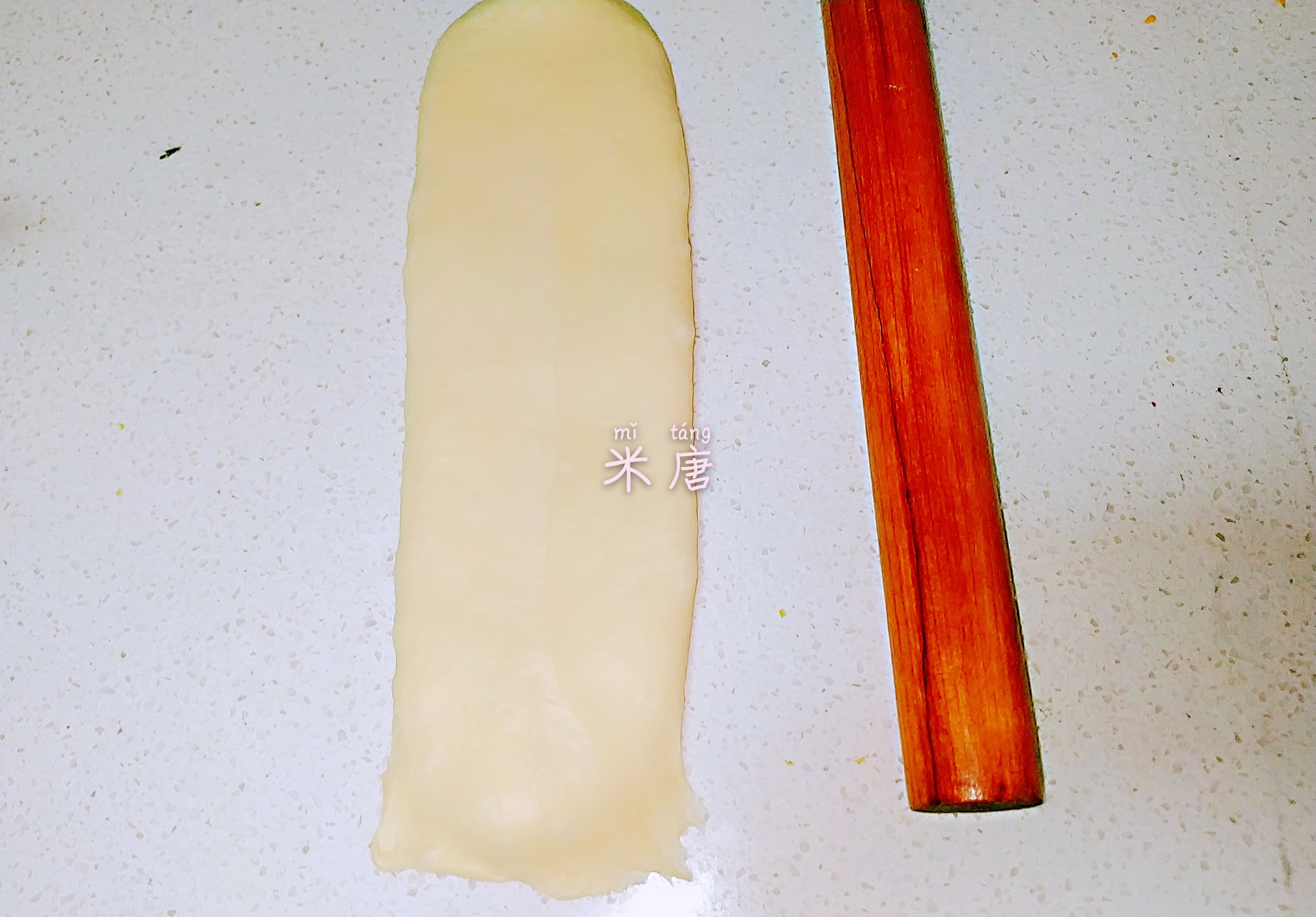 米唐麻麻玩转面团：#吐司日记#芋泥肉松吐司