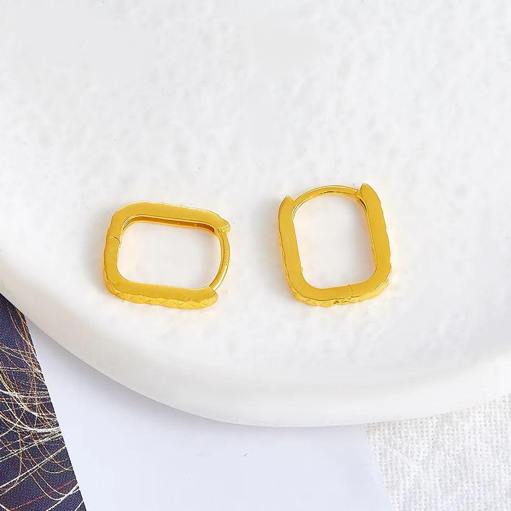 黄金耳饰大小一样是什么意思,怎么挑选适合自己的黄金耳饰