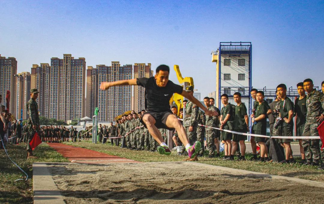 姝﹁瓒婇噹璐熼噸闀胯窇,姝﹁瓒婇噹杩愬姩