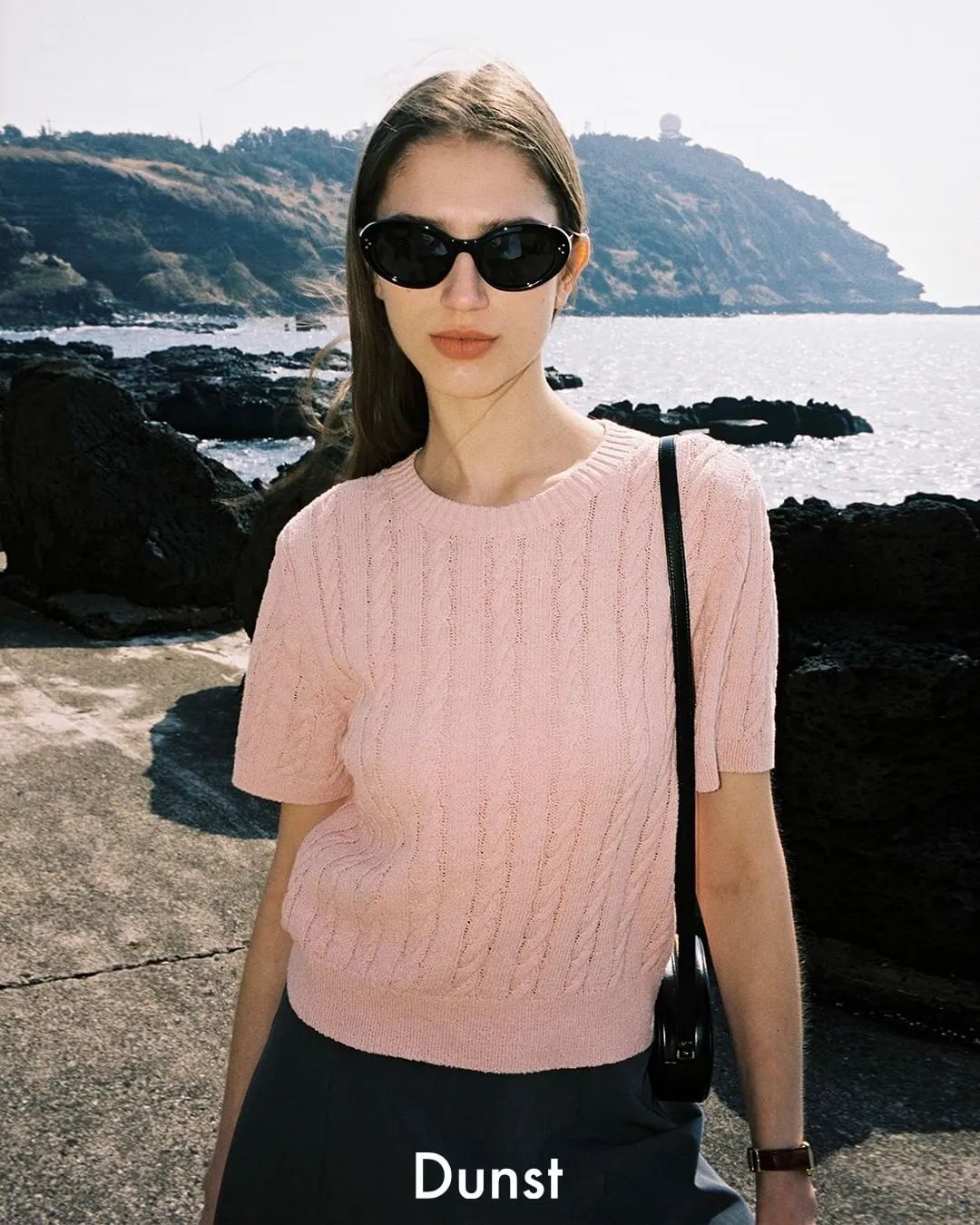 男t恤搭牛仔裤加皮带有哪些穿法,t恤配裤子的时髦穿法