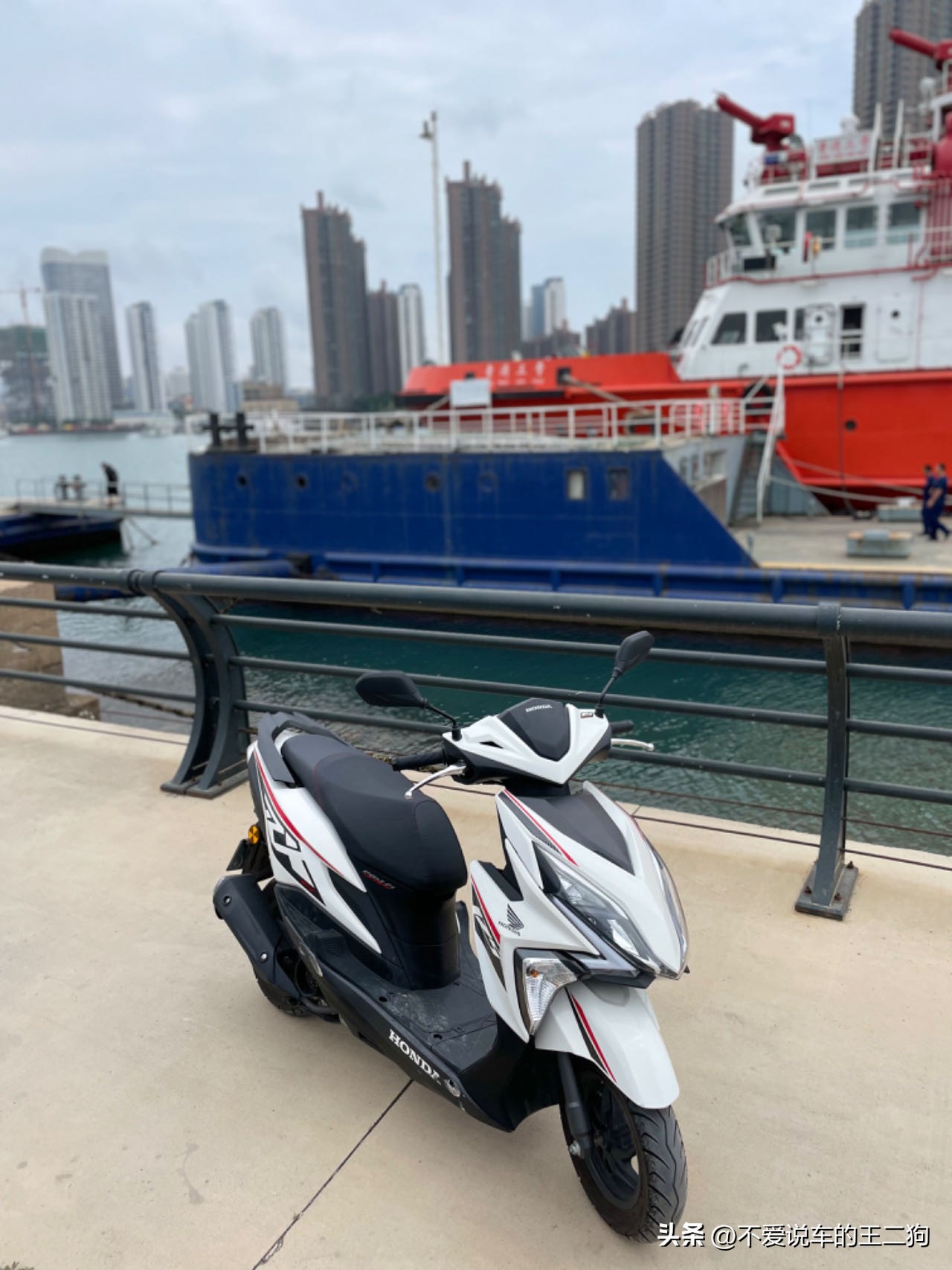 本田裂行125踏板100公里耗油多少,本田裂行125踏板无钥匙启动大灯