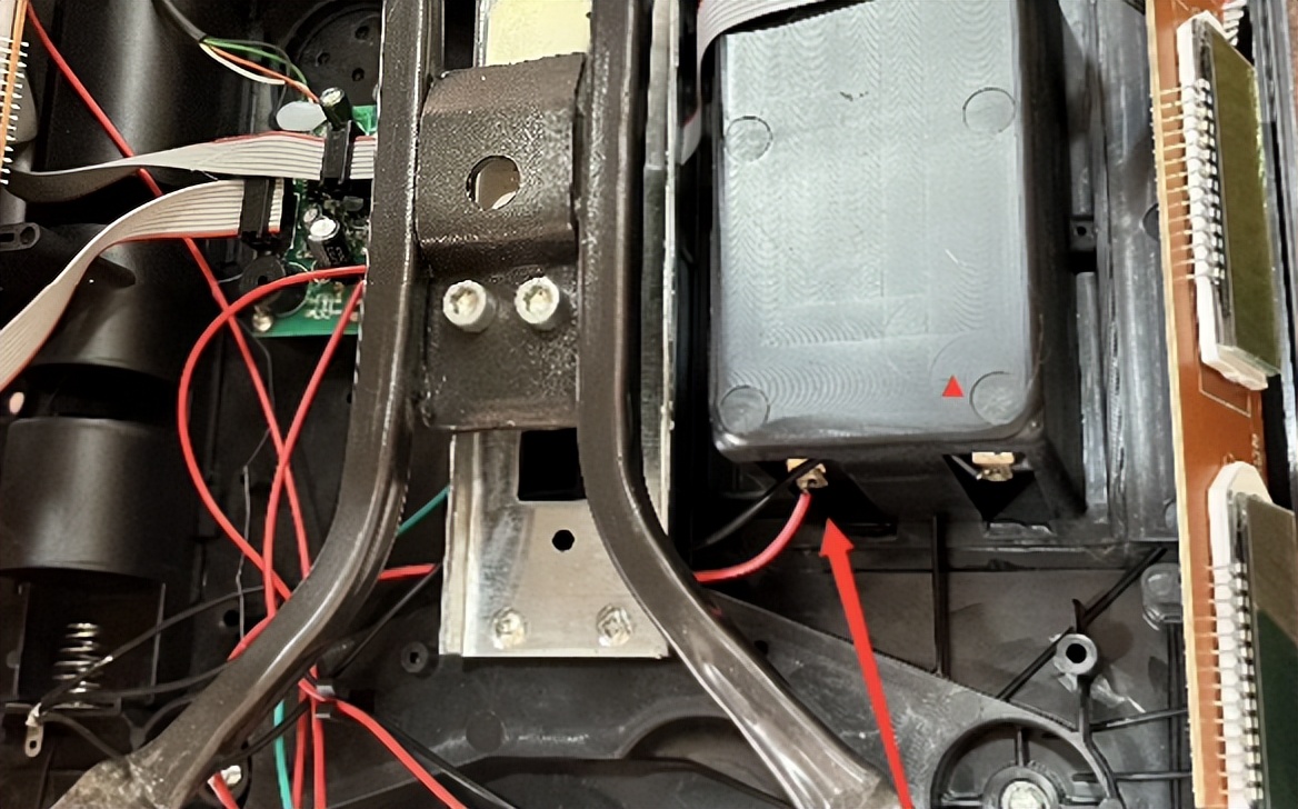 电子秤新电池怎么没电什么原因,电子秤里面的电池是什么类型