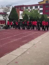 女主管换了新电脑，她把旧的送给了我，我抬回家打开影库