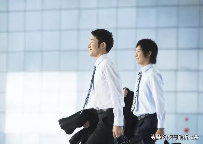 现在的农民工还是弱势群体吗,现在农民工怎么翻身