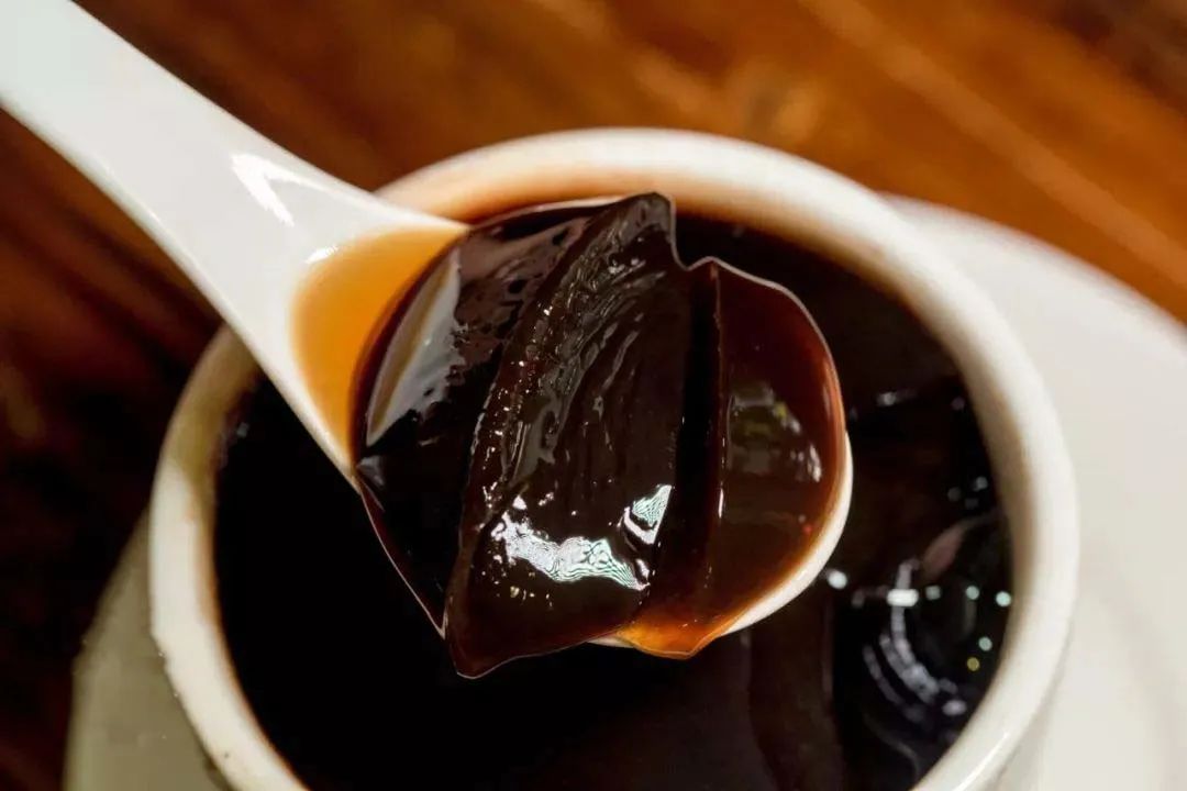 上热下寒龟苓膏,龟苓膏可以治疗脾胃湿热吗