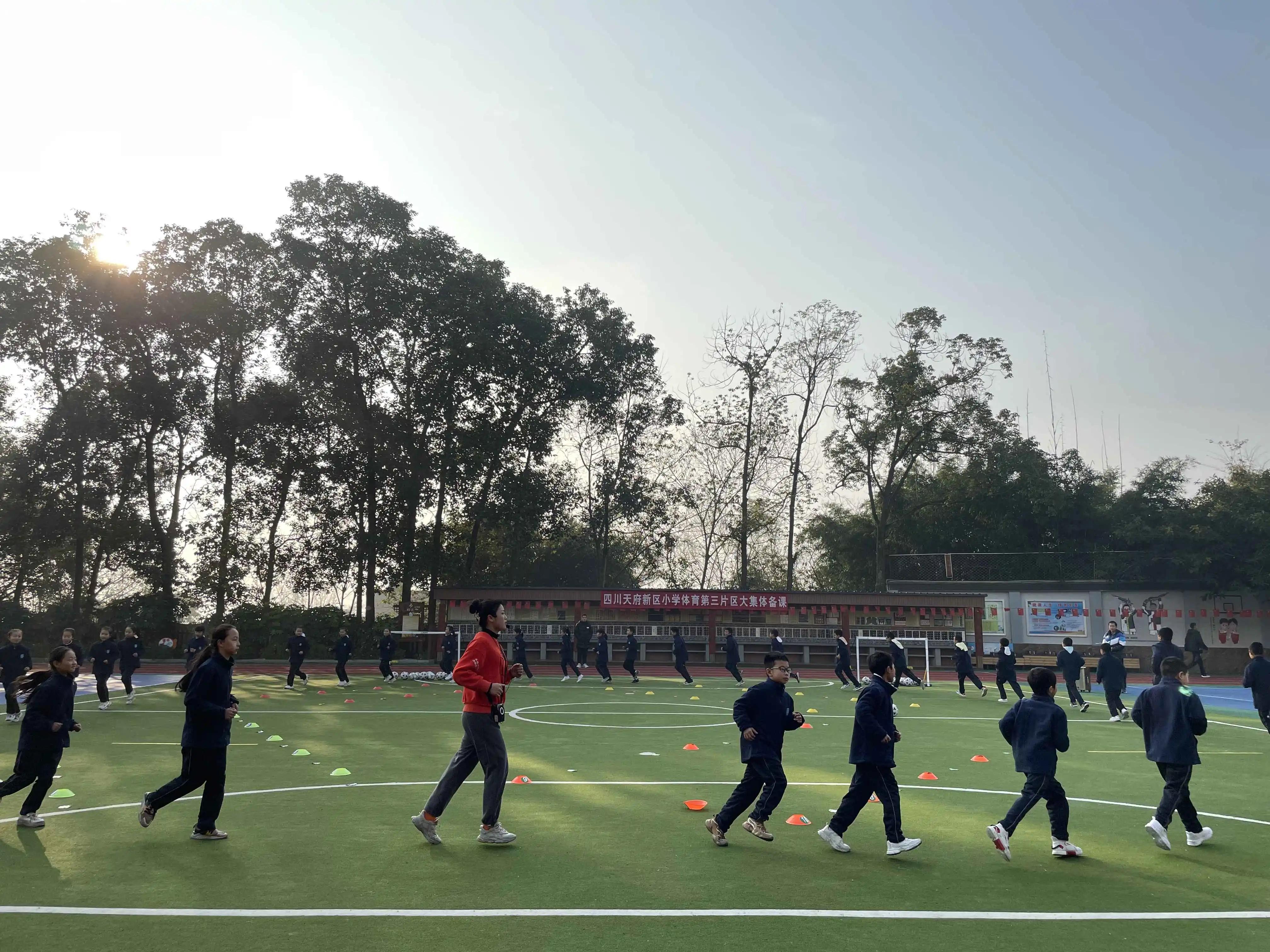 新课标下如何开展足球教学研讨,小学足球教育教学经验交流