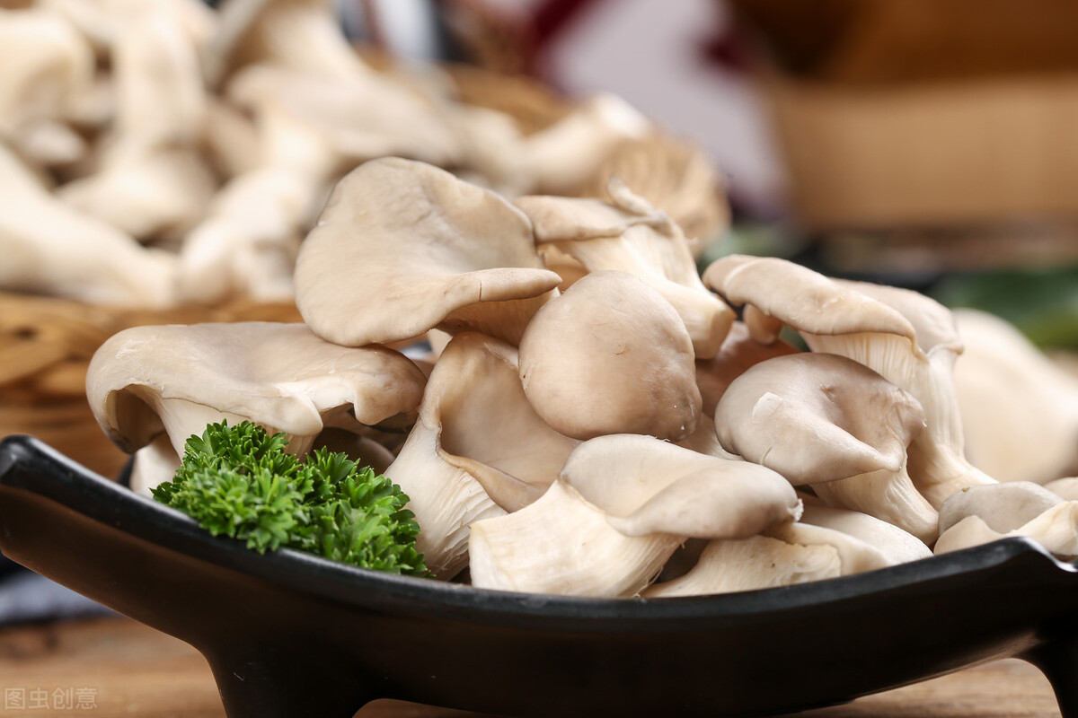 蘑菇放袋子里长白毛还能吃吗,买的蘑菇放了几天长白毛了