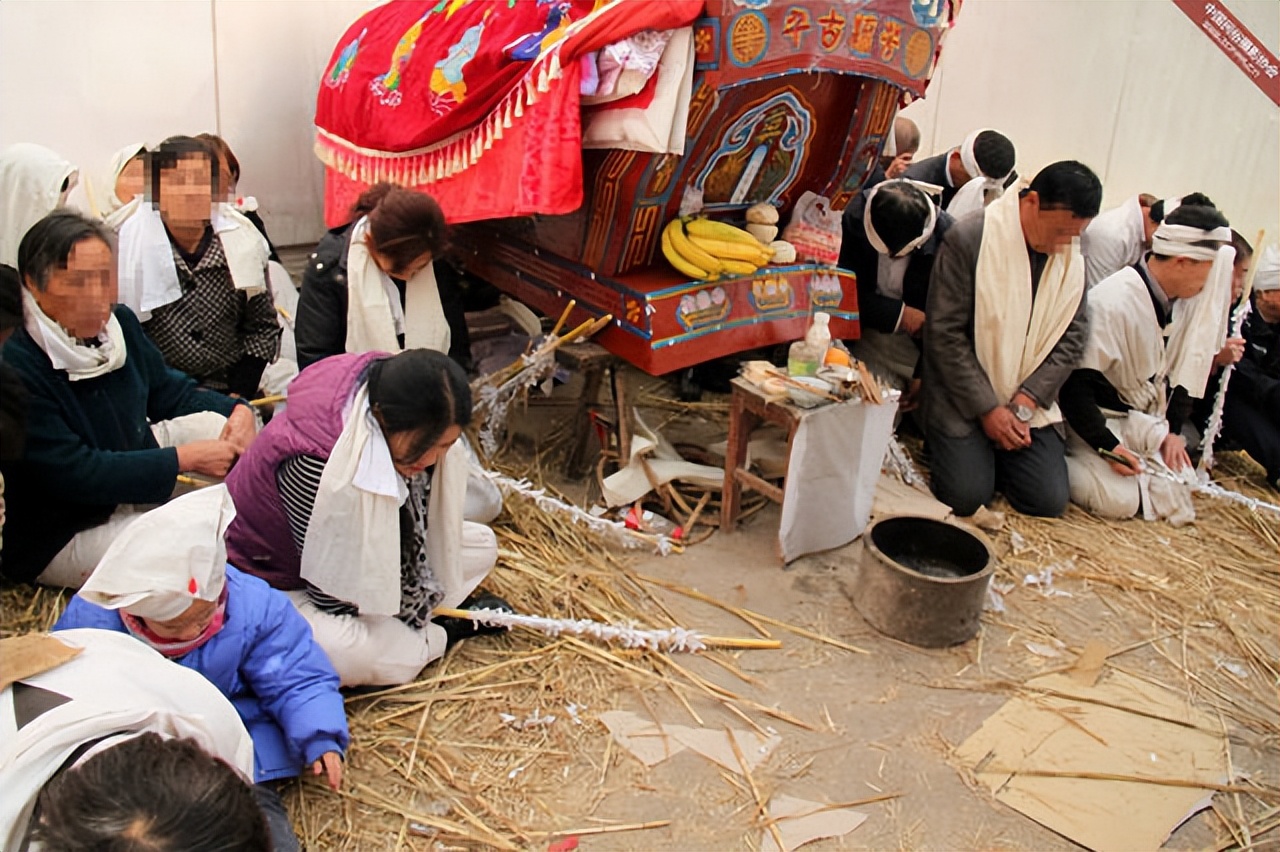 长辈去世守孝三年怎么计算,父死几年母死几年