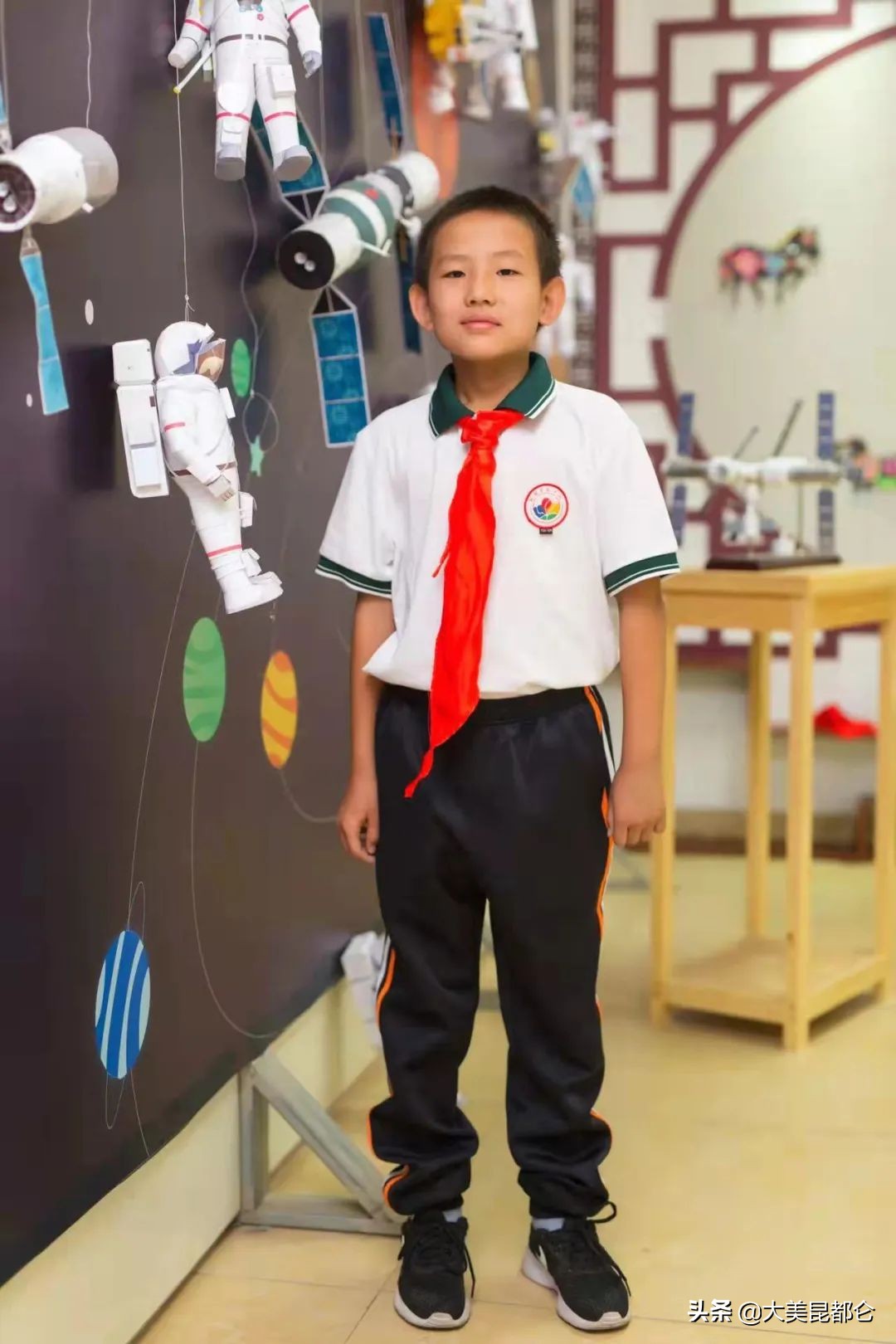 鏄嗛兘浠戝尯鏂版椂浠ｅソ灏戝勾,蹇潵鐪嬬湅鏄皝瀹剁殑濞冨▋