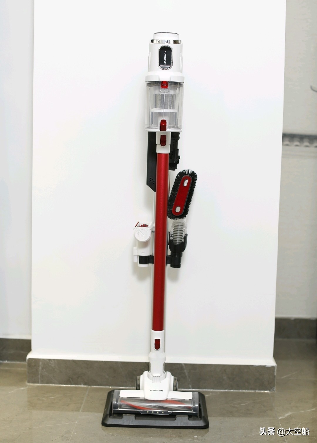 戴森吸尘器和斐纳吸尘器哪个好,斐纳吸尘器测评