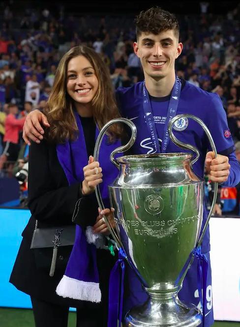 德国队是懂“美人计”的，破例让太太团入住安慰球员，但又没全懂