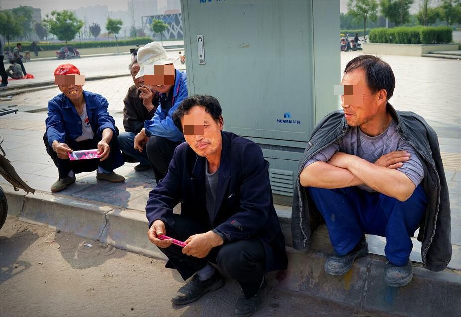 男子偷手机50元贱卖,男子网吧偷手机卖掉