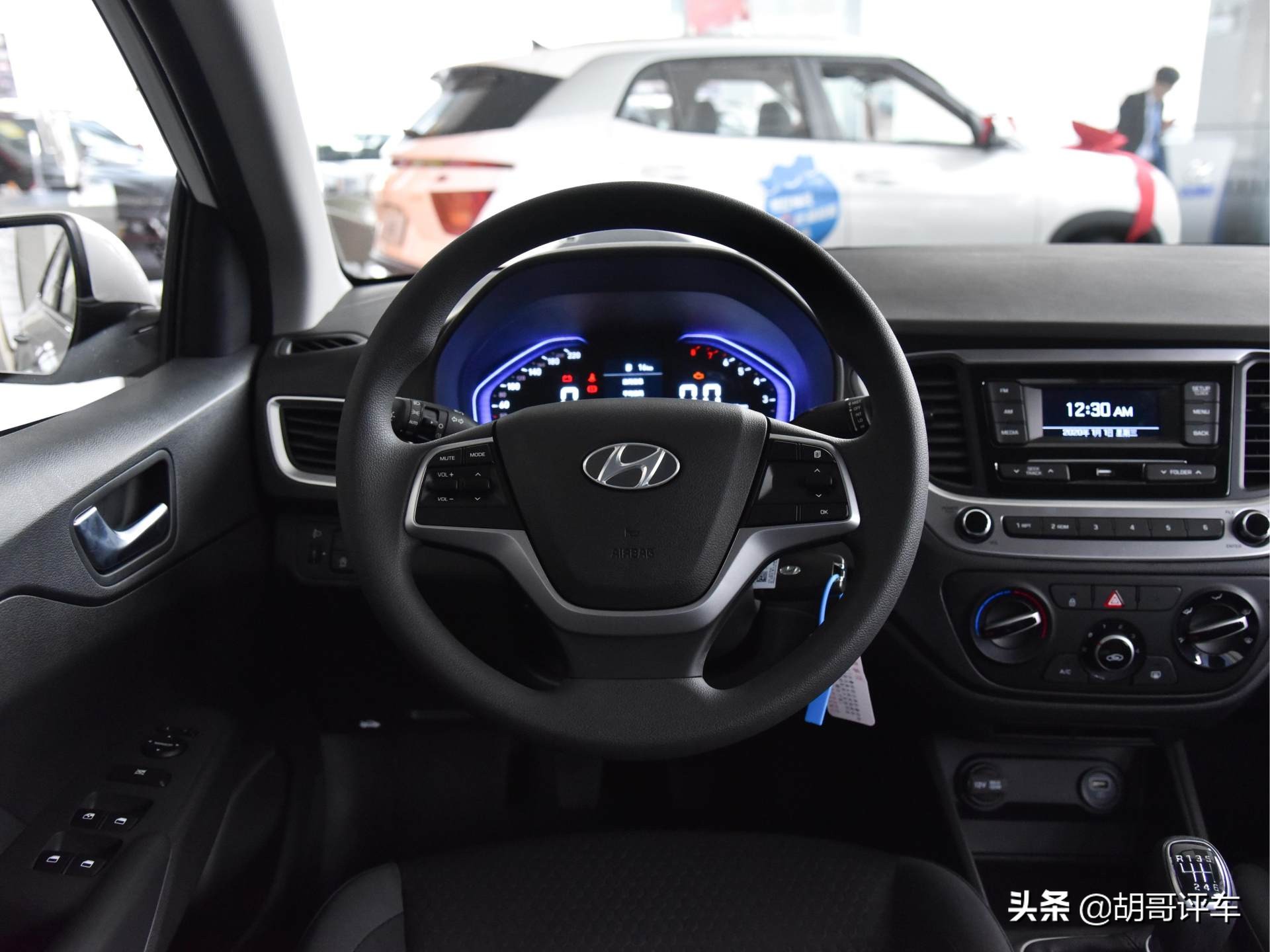 16款悦纳自动挡顶配,头灯悦纳