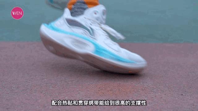 安踏轻狂4对比李宁闪击10哪个好,李宁音速10和安踏水花4哪个好