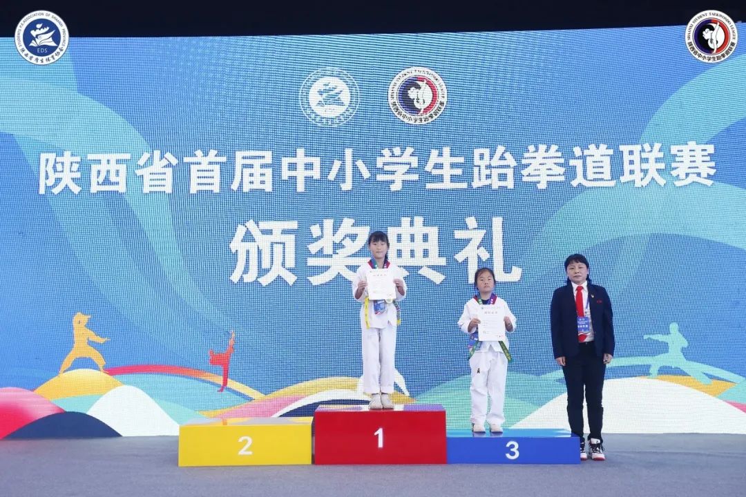 跆拳道小孩夺冠喜报,跆拳道馆比赛获奖喜报模板