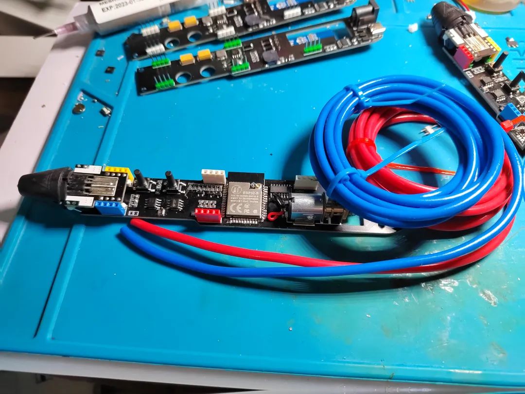 用3d打印笔自制一把98k模型,用3d打印笔自制鱿鱼面具