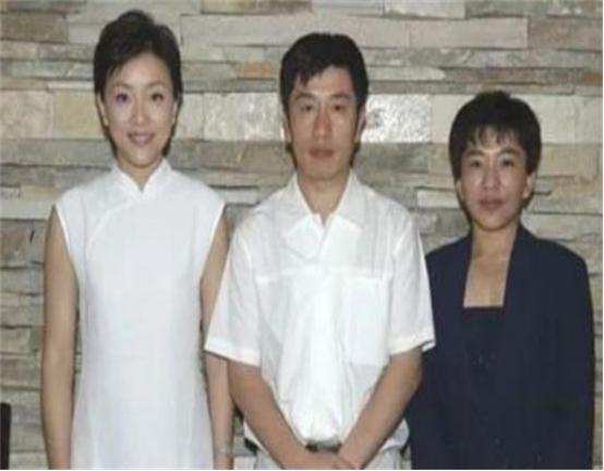 “万里大造林”的*相贵陈**：开悍马花182万买手机号，08年成阶下囚