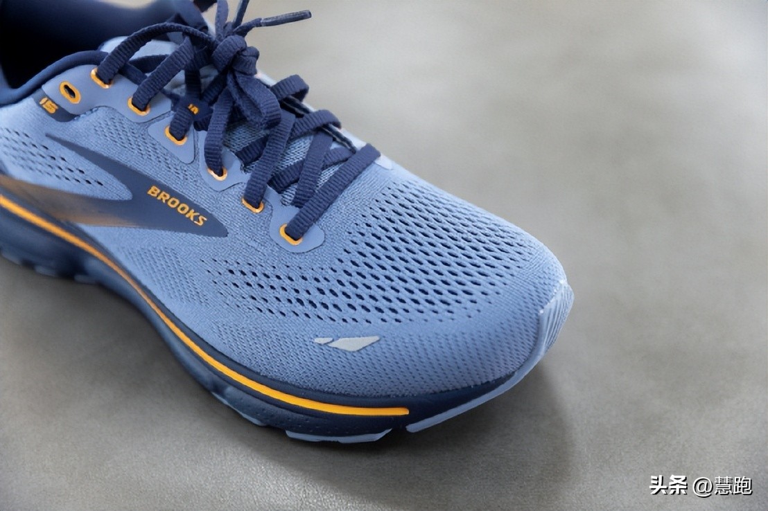 脚感好到飞起的跑鞋,灵动与飘逸的球鞋