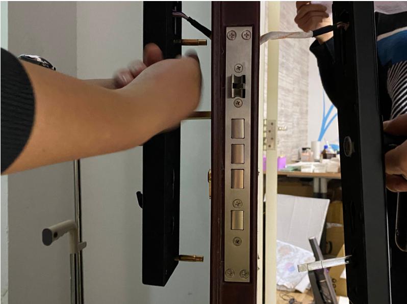门锁打不开怎么办最快最有效,室内门锁打不开如何自己开锁