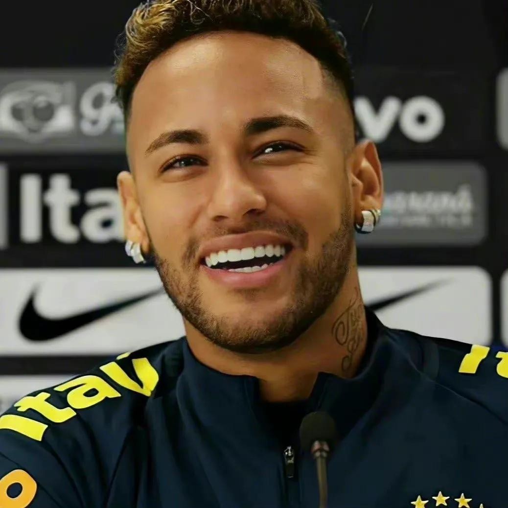 桑巴舞蹈内马尔挨踢,内马尔19岁普斯卡什