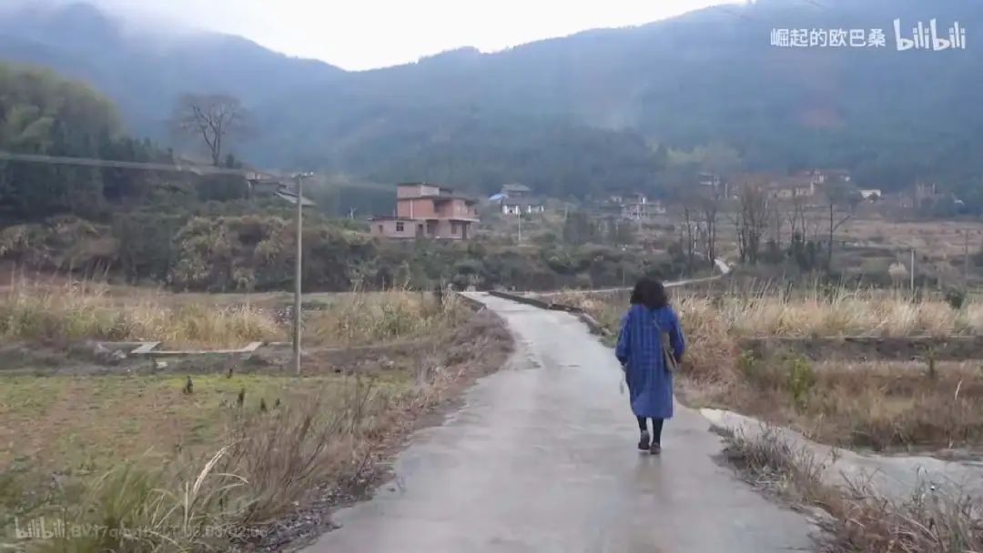 我是秋水，一个失业博主、丧逼青年