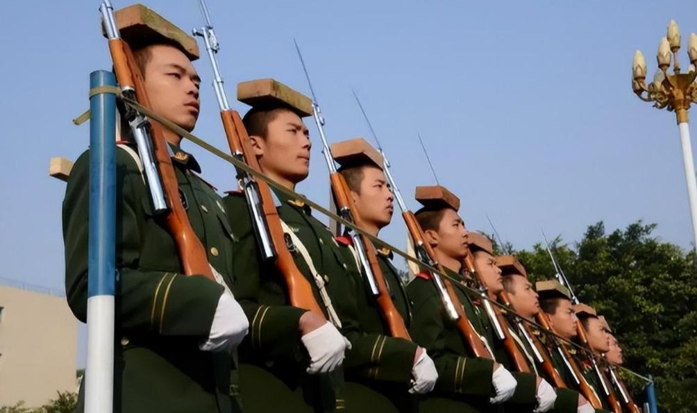 香港回归升旗手原型朱涛身高,朱涛香港回归升旗手