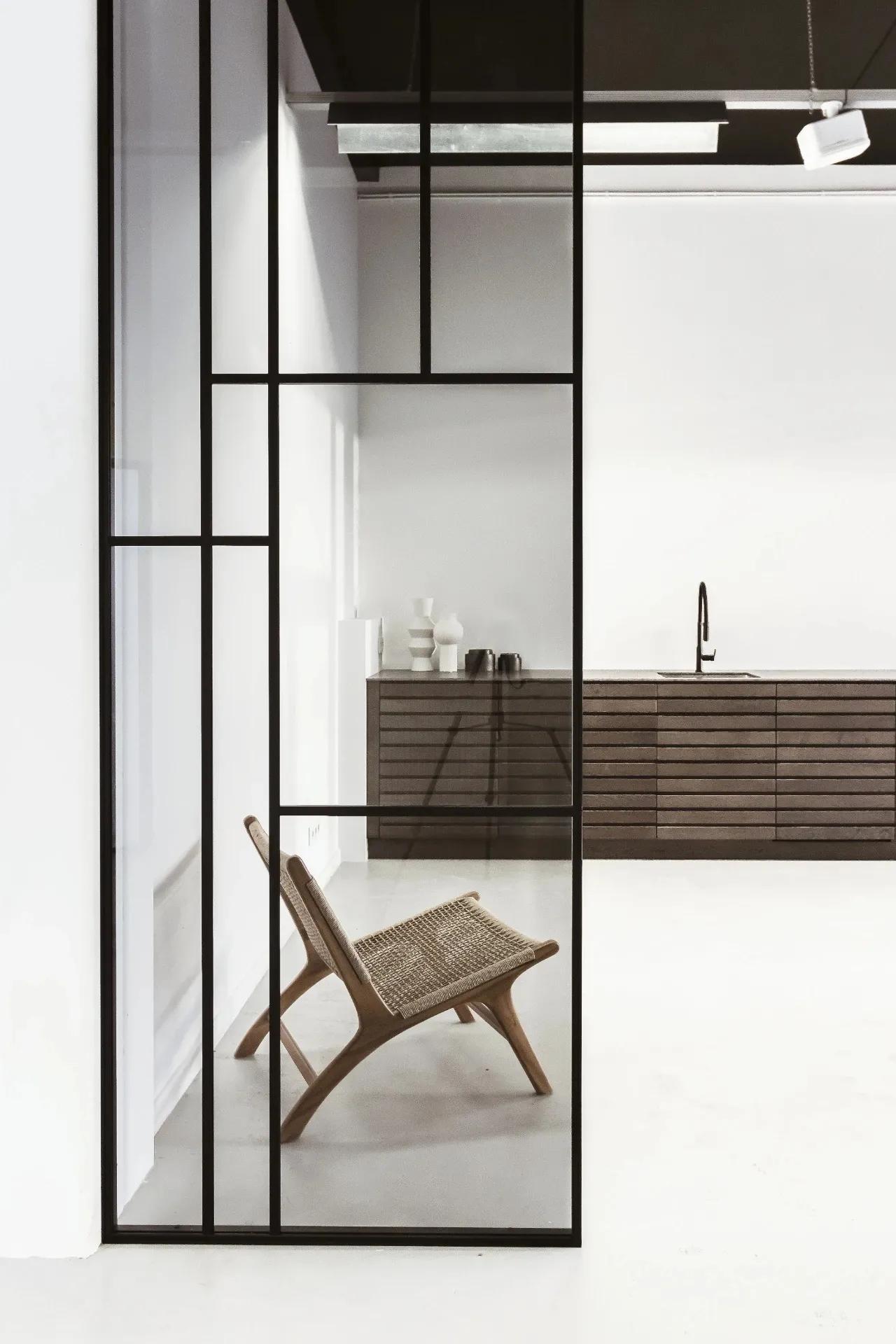 玻璃隔断墙和柜子隔断哪个便宜,玻璃隔断和实墙隔断哪个好