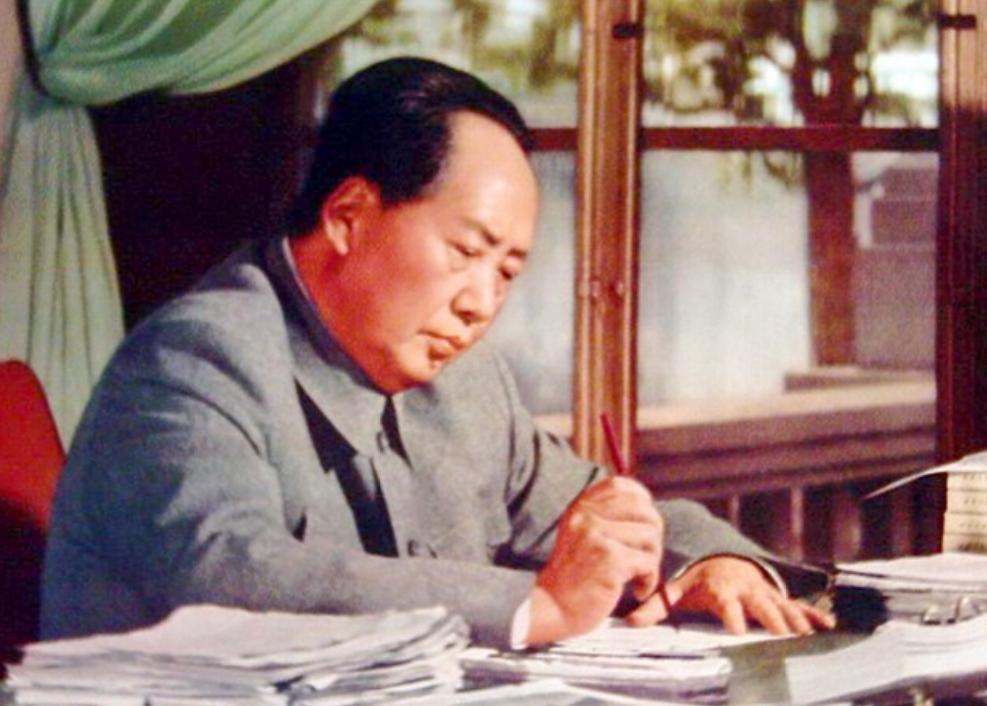 1949年，是谁提议将中南海，作为*党**中央办公地点的？