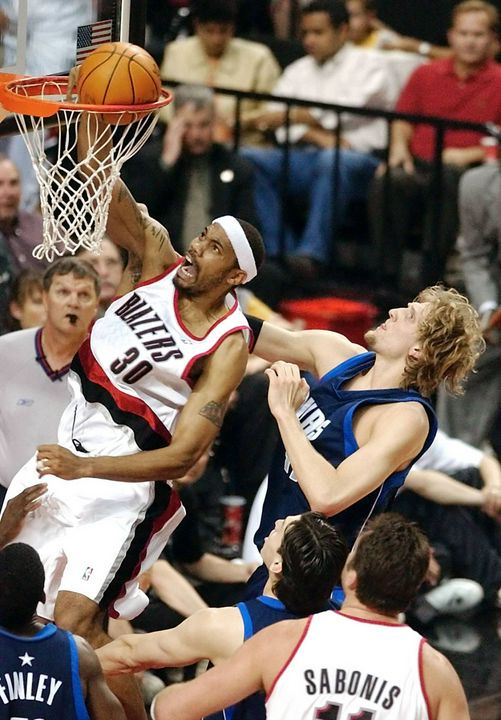 nba历史上最接近0:3翻盘的球队,nba总决赛1比2落后拿冠军的球队