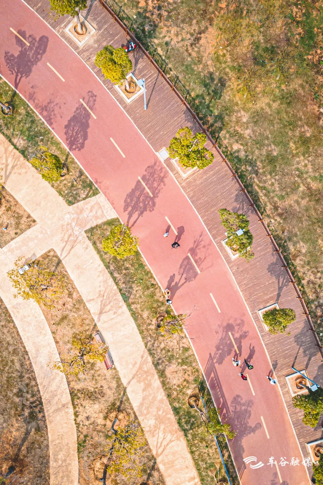 淘金山骑行绿道和东湖骑行绿道,周末绿道骑行一路都是美景