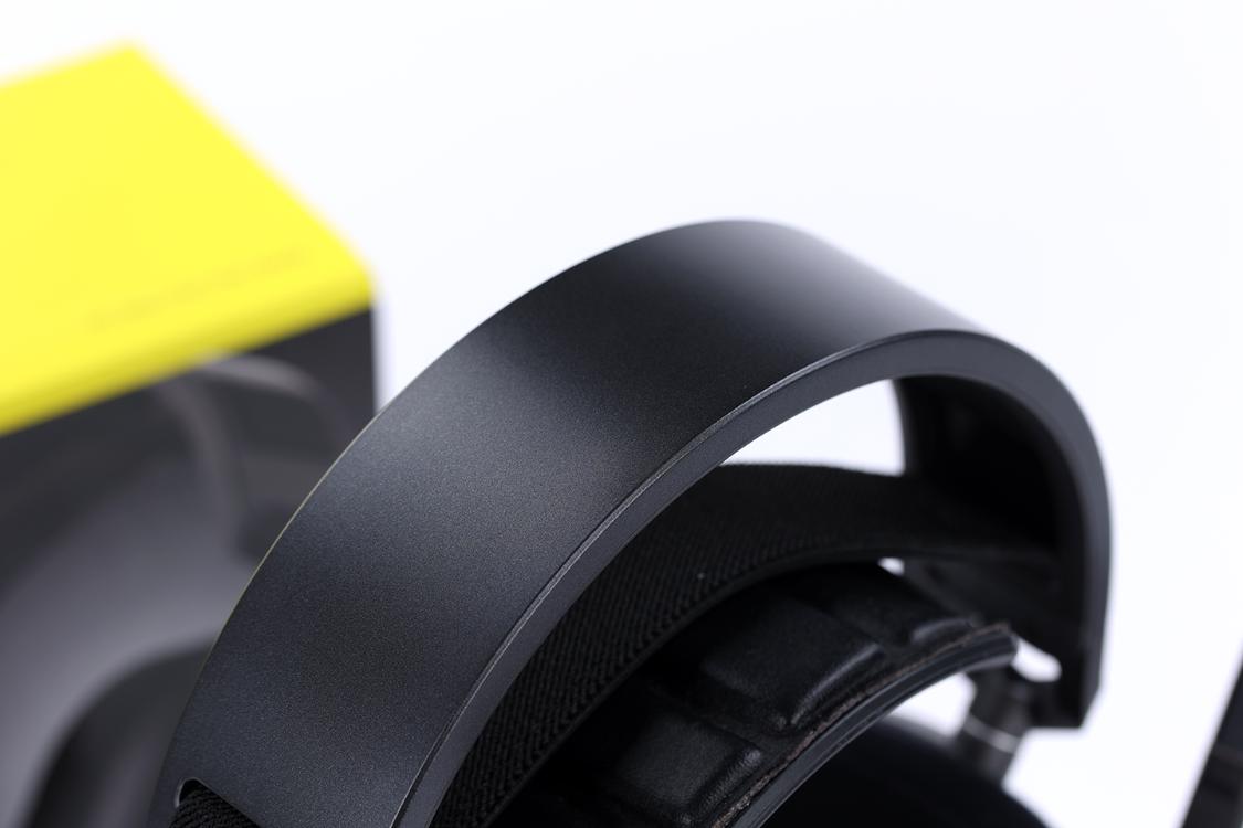 电竞游戏耳机可调节,海盗船耳机hs80max闷耳朵吗