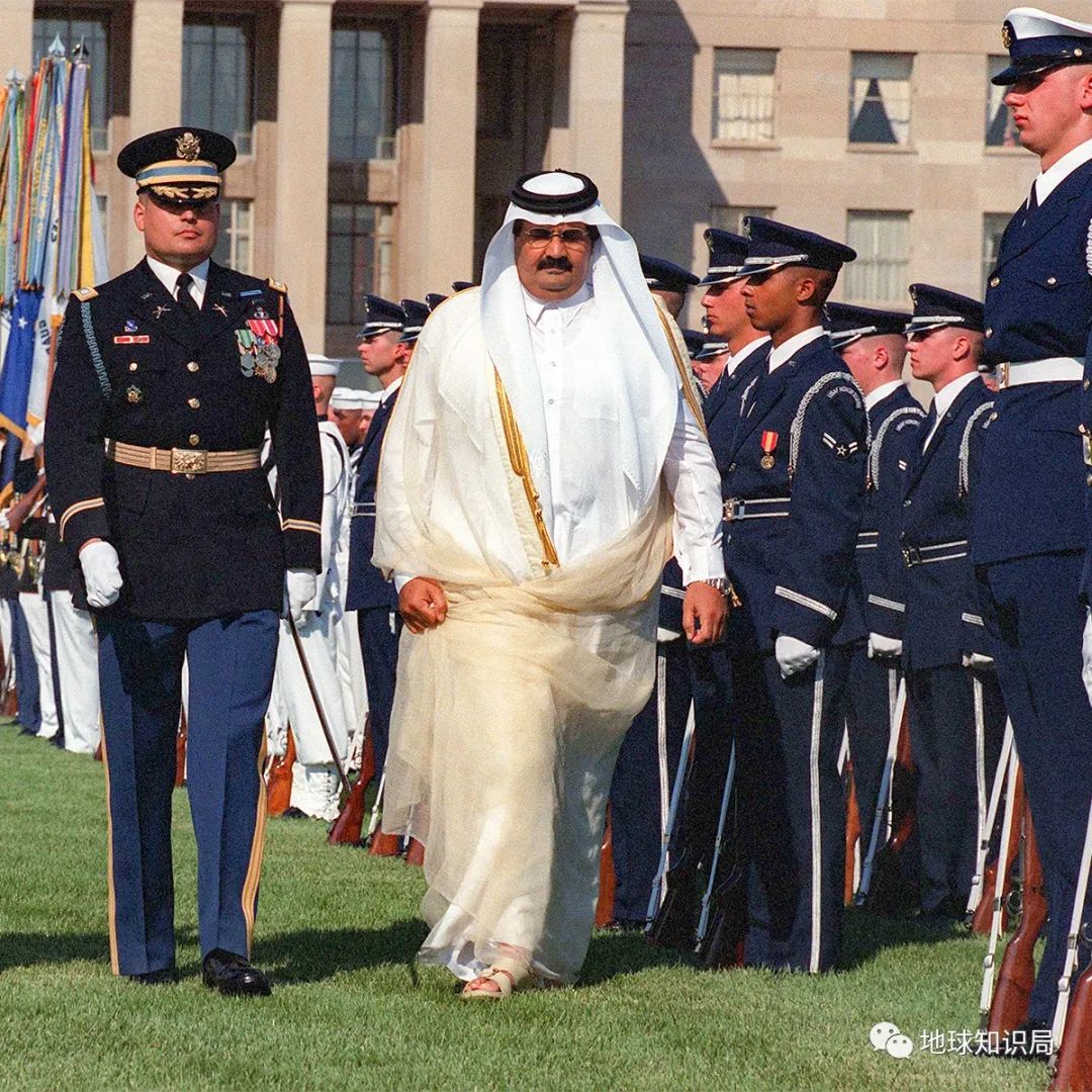 迪拜和卡塔尔哪个有钱,卡塔尔靠什么挣的钱