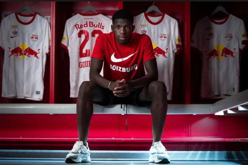 英格兰足球历史最佳中场队员,英格兰队迎来人才井喷羡煞旁人