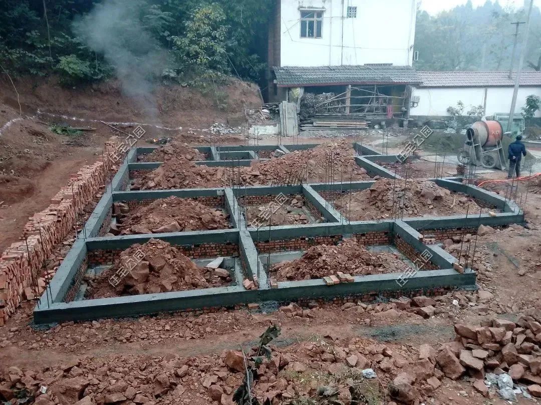 为什么有些人建房可以建几千平,为啥有的农村个人建房很大