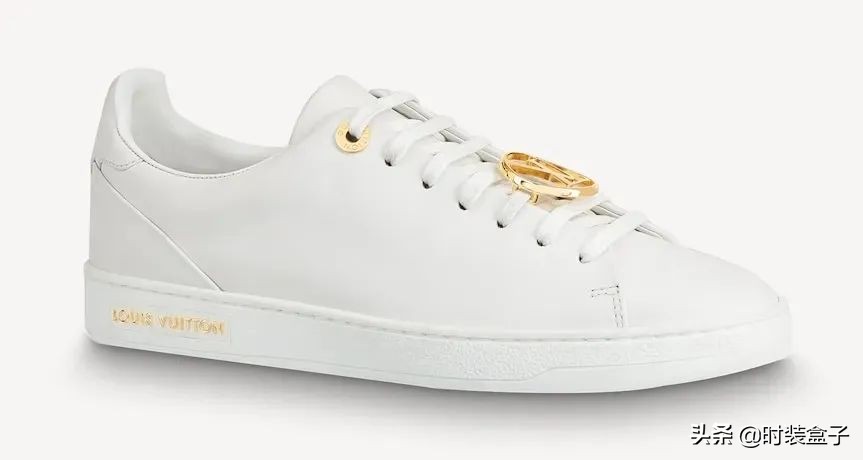 小白鞋是这几年的必备时尚单品,小白鞋时尚鞋