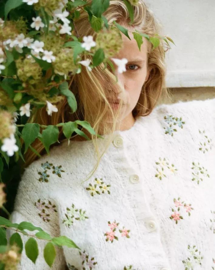 2018年最时髦的毛衣款式,2019年流行穿什么款式的毛衣