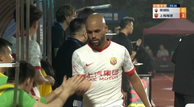 上港武磊中超100球现场,上港外援踢球视频