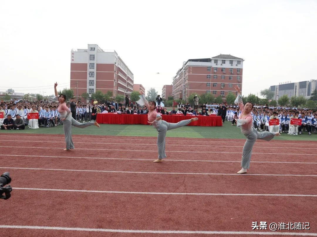 风行少年一路向前——淮北市树人中学第二届春运会开幕式隆重举行