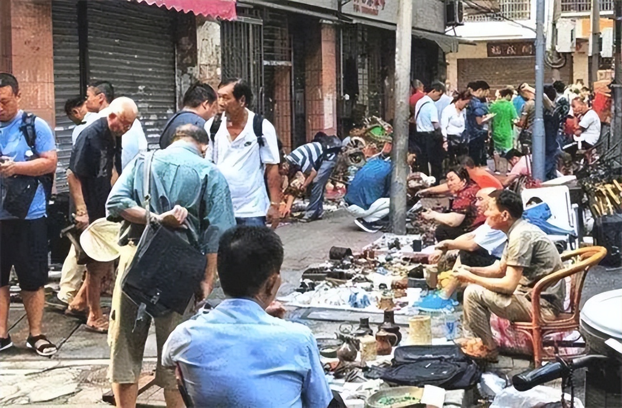 地摊1万买的破书，几年后拍出近3000万高价！《景祐礼部韵略》