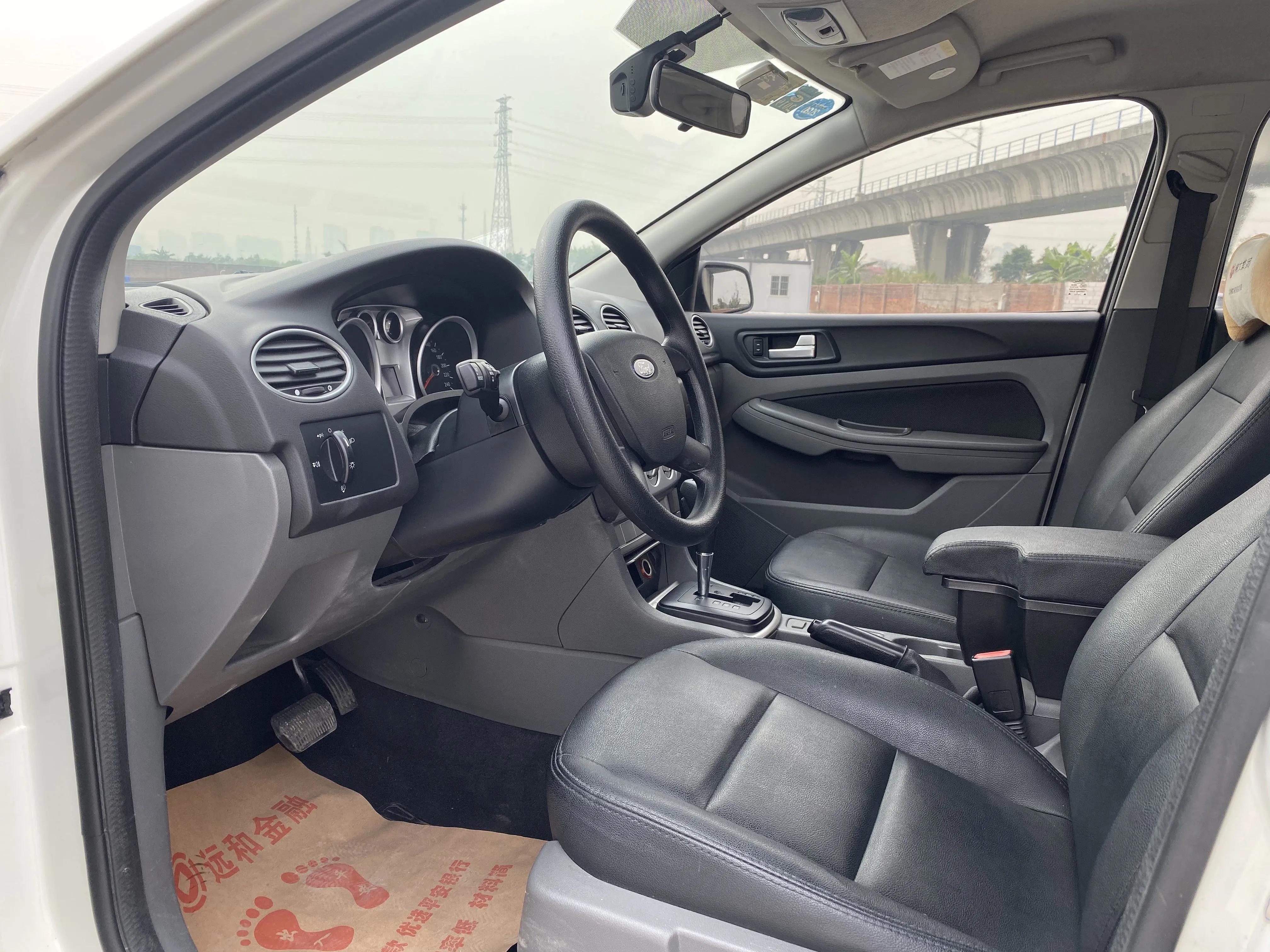 2013款1.6经典福克斯两厢手动二手,福特福克斯2013款两厢1.8t多少钱