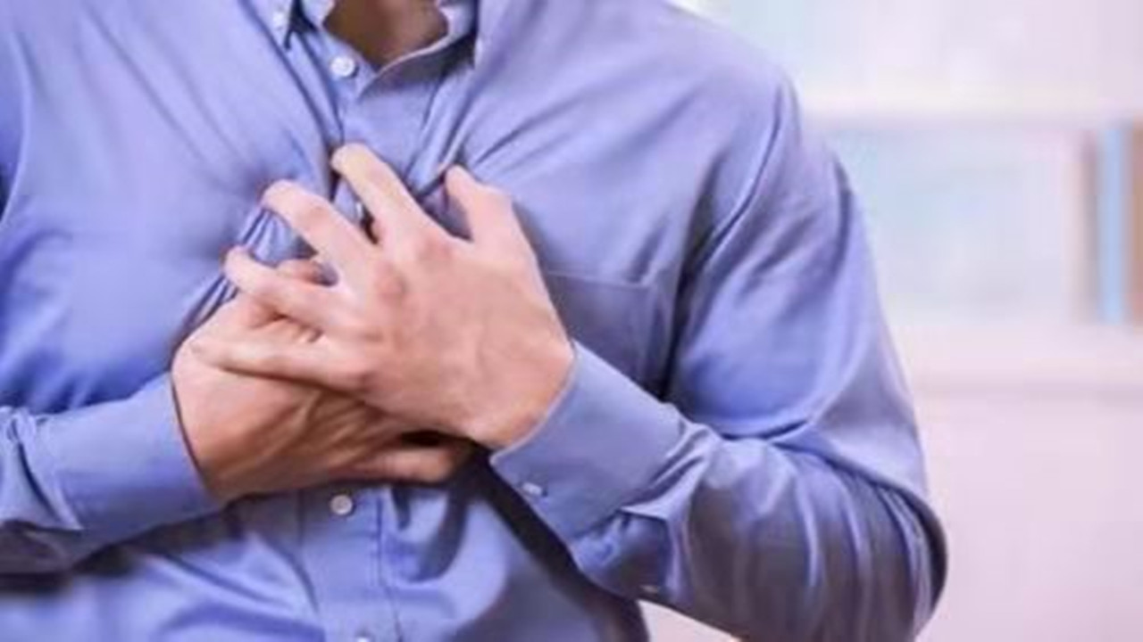 肩膀痛连着胳膊的肌肉痛是肺癌吗,肺癌肩膀痛和颈椎病肩膀痛的区别