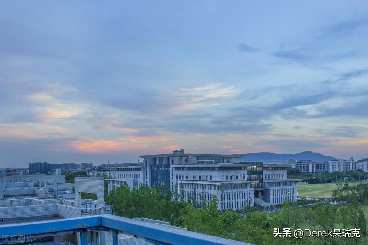 学习计算机专业，选择南京邮电大学还是河海大学？