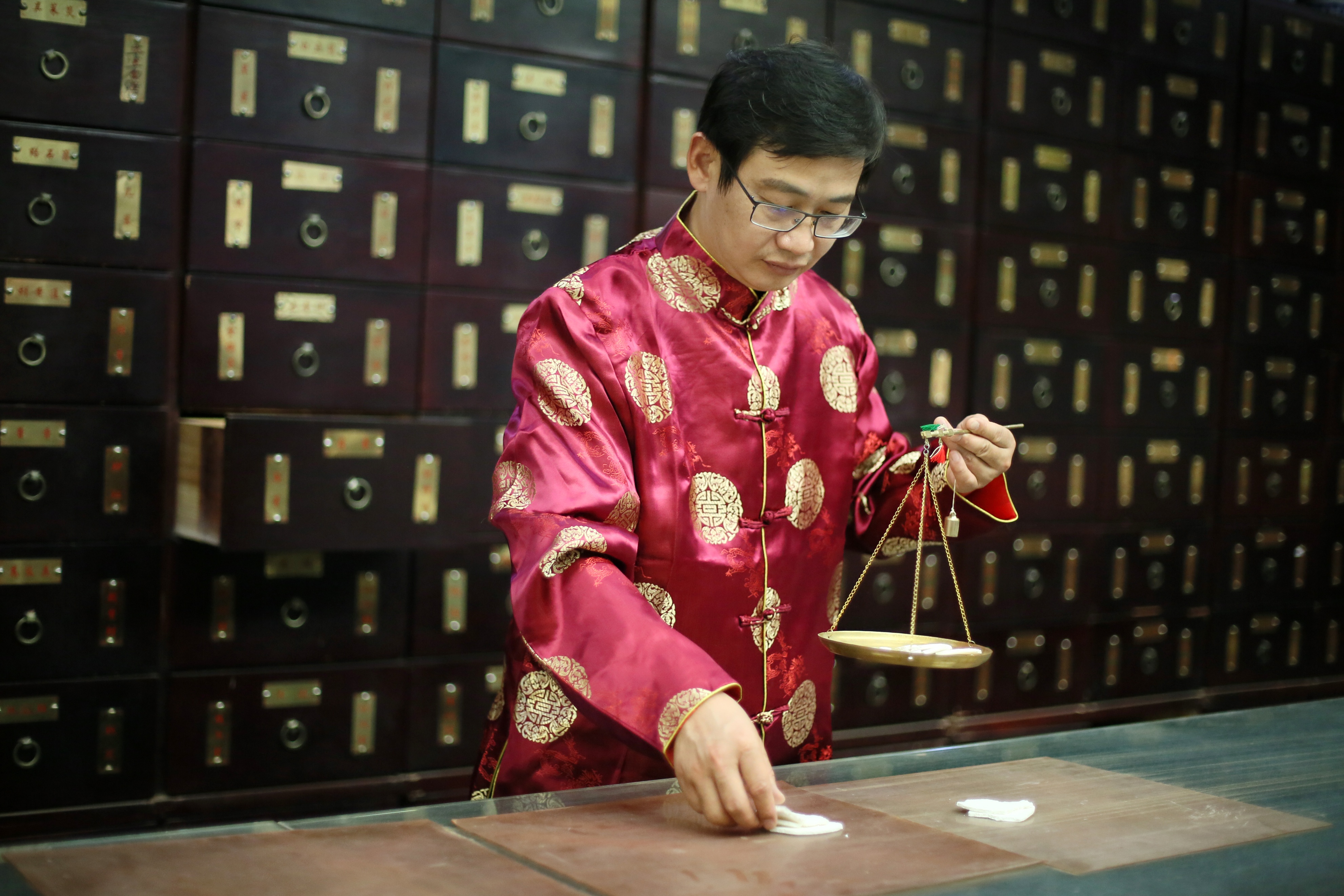 湿疹后期结痂又干又痒,皮肤湿疹干痒怎么办