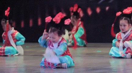 女朋友的房间里找到的工具,她说是手电筒,真以为我不懂吗?